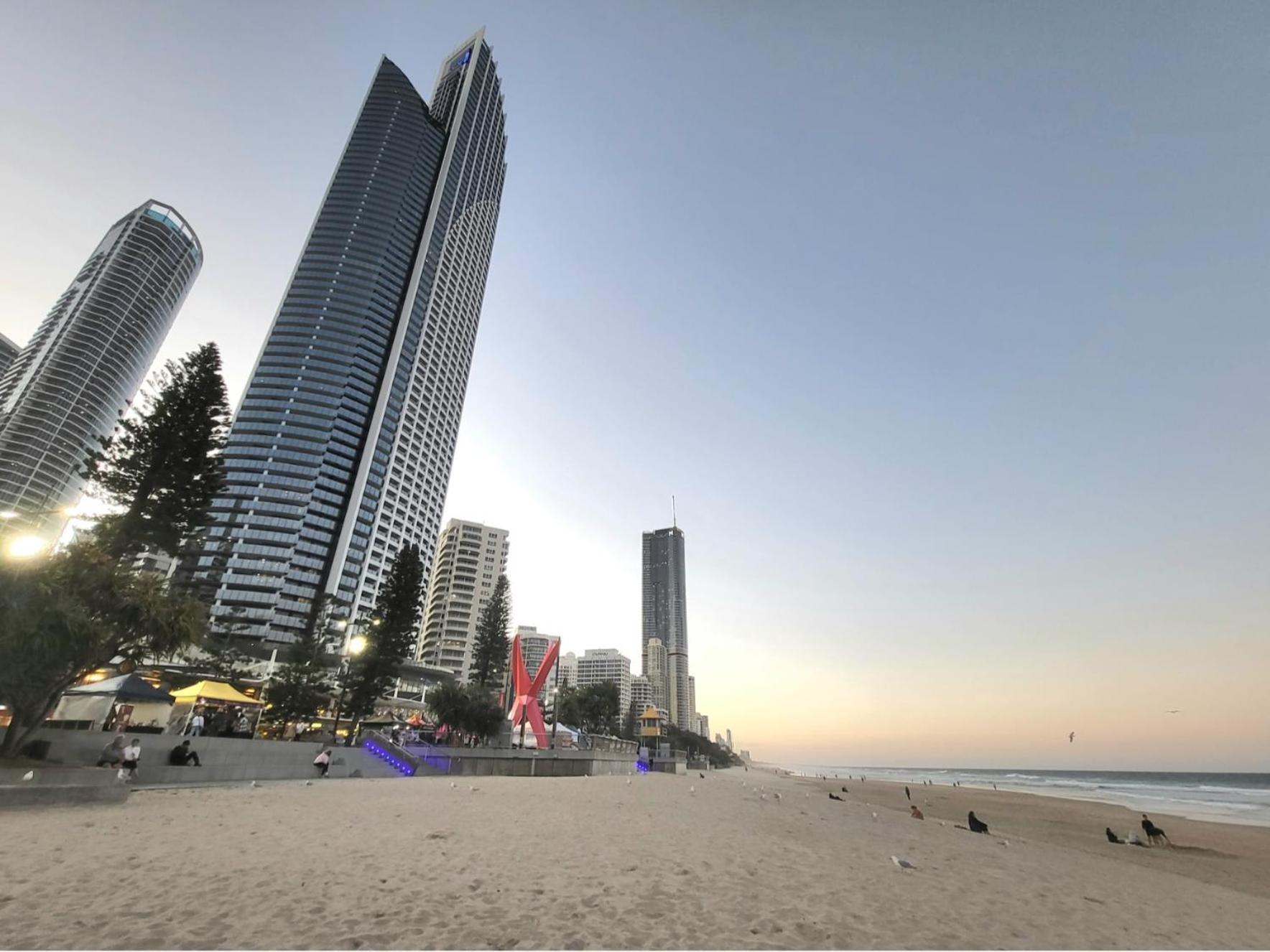 Beachside Apartment In The Heart Of Surfers Paradise - Free Parking Gold Coast Exteriér fotografie